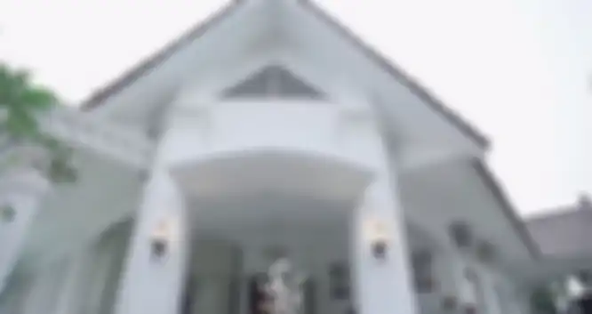 Rumah Syahrini berdesain Eropa klasik