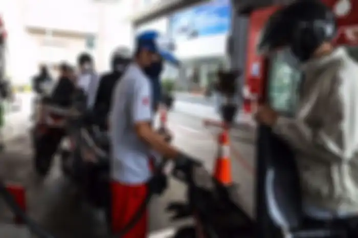 Capek-capek antri beli Pertalite di SPBU tidak dilayani tanpa HP dan aplikasi MyPertamina, berlaku mulai 1 Juli 2022.