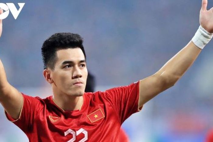 Striker Vietnam, Nguyen Tien Linh, tantang federasi segera datangkan pemain naturalisasi.