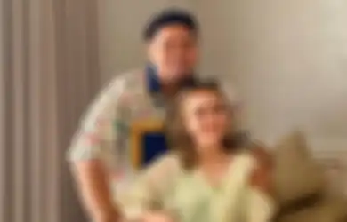Penampilan Ivan Gunawan Bikin Pangling, Ayu Ting Ting Langsung Tagih Kepastian Pada Sang Desainer