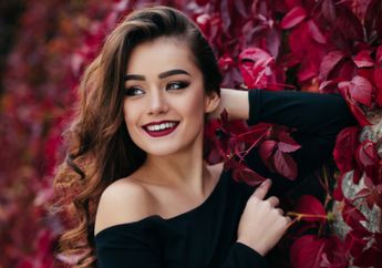 Padahal Sudah Jadi Model Dewasa Terpopuler di Dunia, Wanita Cantik ini Malah Buka Usaha Aneh, Jualan Kentut dan Air Bekas Mandi dengan Harga Rp 14 Juta Per Botol, Ada yang Minat? 