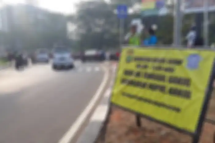 Plang Ganjil Genap di Perempatan Lebak Bulus