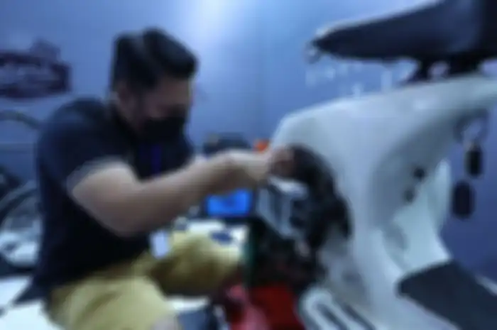 Ilustrasi proses perakitan konversi motor listrik.