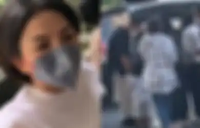 Nikita Mirzani Dijemput Paksa Polisi di Depan Mal Usai Ditetapkan Sebagai Tersangka, Sunan Kalijaga Sayangkan Tindakan Aparat : kan Bukan Kasus Berat Seperti Teroris