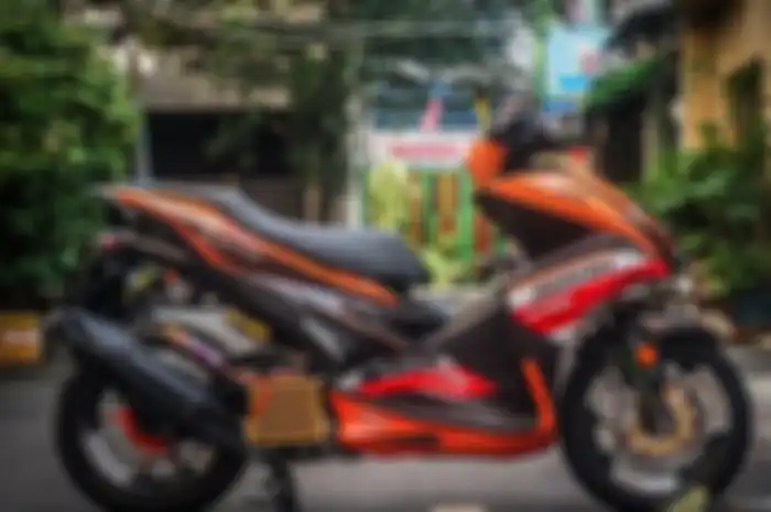 Yamaha Aerox nekat pasang decal Tim Repsol Honda.