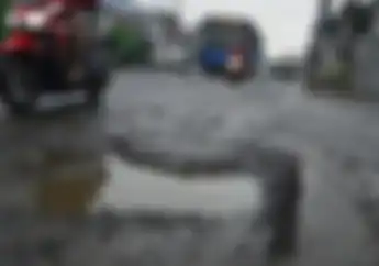 Street Manners: Jangan Asal Libas, Begini Teknik Aman Menurut Pengamat Safety Riding Saat Lewat Jalan Rusak