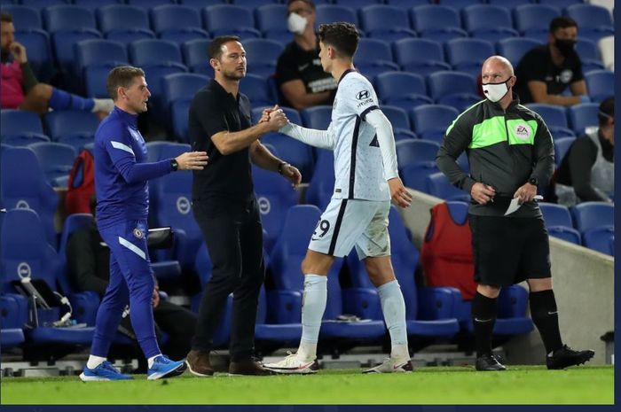 Kai Havertz saat ditarik keluar oleh pelatih Chelsea, Frank Lampard.