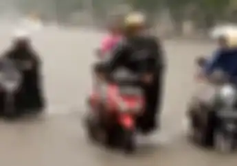 Cara Mengeringkan Busi Motor Kena Banjir Yang Aman Menurut NGK
