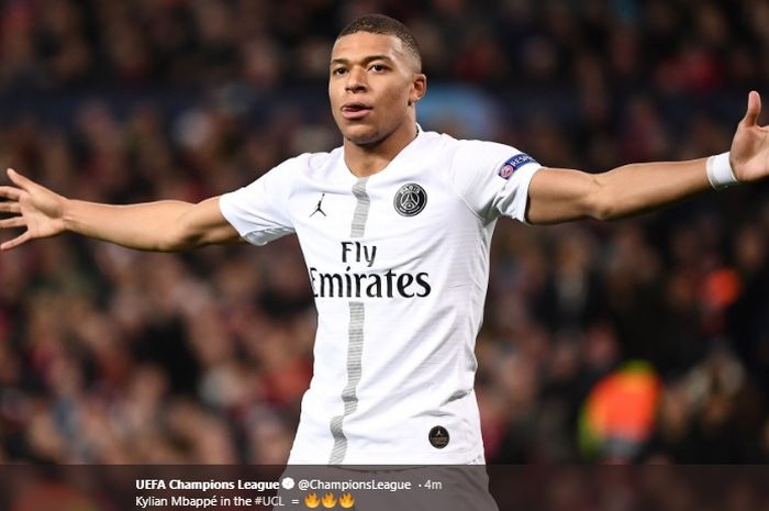 Selebrasi Penyerang Paris Saint-Germain, Kylian Mbappe usai menjebol gawang Manchester United pada laga leg pertama babak 16 besar di Stadion Old Trafford, Selasa (12/2/2019) atau Rabu dini hari WIB.