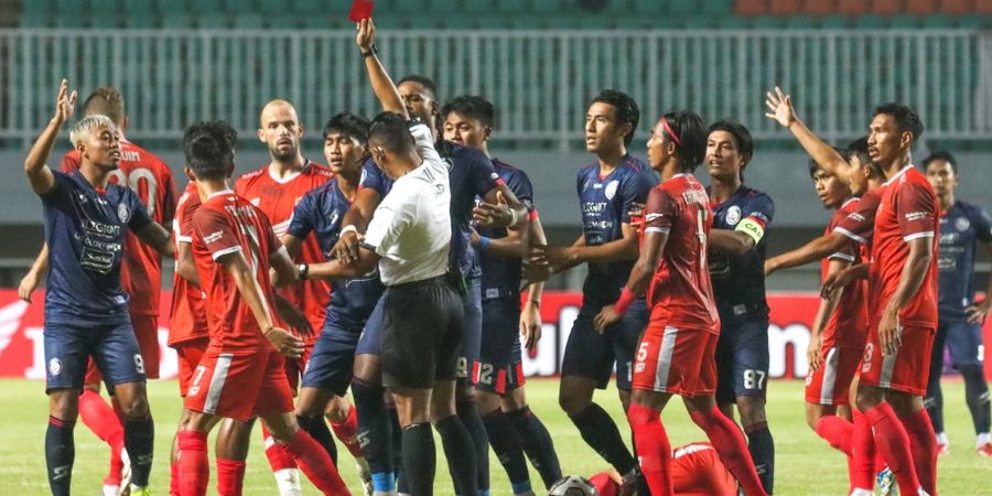 Dihiasi Kartu Merah dan Penalti, Arema FC Vs PSM Makassar Berakhir Imbang