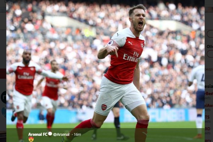 Gelandang Arsenal, Aaron Ramsey, saat mencetak gol ke gawang Tottenham Hotspur apda pekan ke-29 Liga Inggris 2018-2019, Sabtu (2/3/2019)