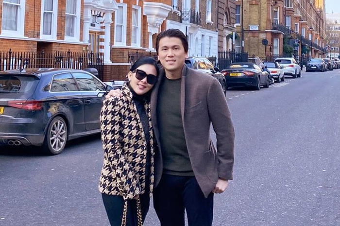 Syahrini dan Reino Barack