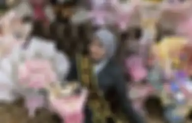 Rajin Nulis Target Pencapaian, Nabilah Ayu Bangga Lulus Kuliah Tepat Waktu!