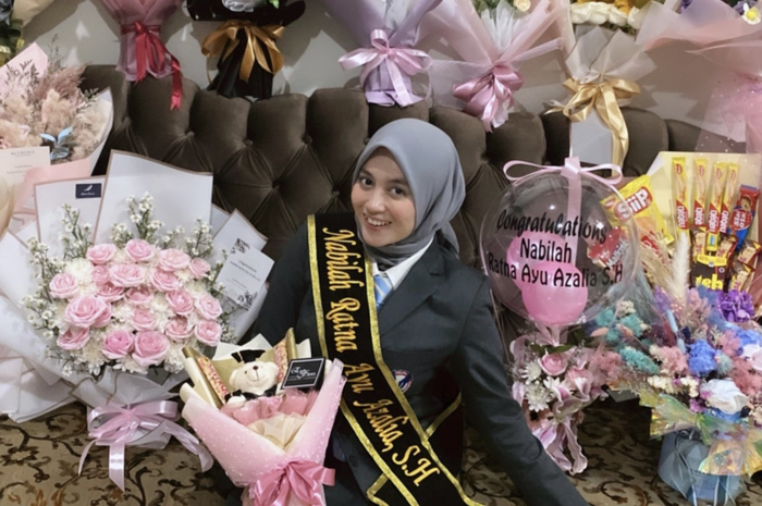 Momen kelulusan Nabilah Ayu