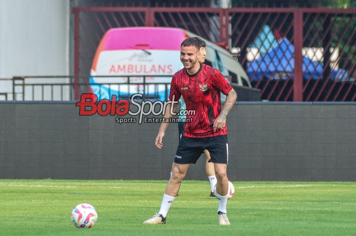 Bek sayap timnas Indonesia, Calvin Verdonk, masuk daftar Tim Terbaik Liga Belanda, sedangkan klub yang mengalahkan Thom Haye mengirim dua pemain.