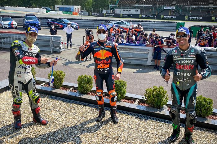 Dari kiri ke kanan, Johann Zarco (Reali Avintia), Brad Binder (KTM), Franco Morbidelli (Petronas Yamaha SRT) berpose setelah meraih posisi podium MotoGP Republik Ceska 2020 di Sirkuit Brno, Minggu (9/8/2020).