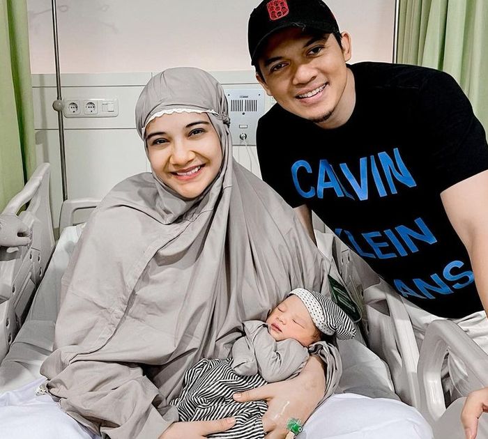 Zaskia Sungkar melahirkan 