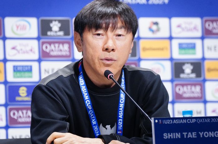 Pelatih timnas U-23 Indonesia, Shin Tae-yong saat konferensi pers sebelum Piala Asia U-23 2024, Minggu (14/4/2024)