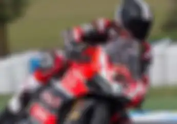 Gokil.. Sudah Berumur 49 Tahun Mantan Pembalap MotoGP Ini Masih Naik Podium di Superbike