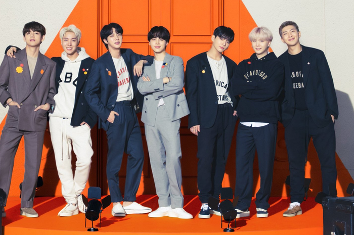 BTS menggelar konser di SoFi Stadium, Los Angeles, Amerika Serikat.