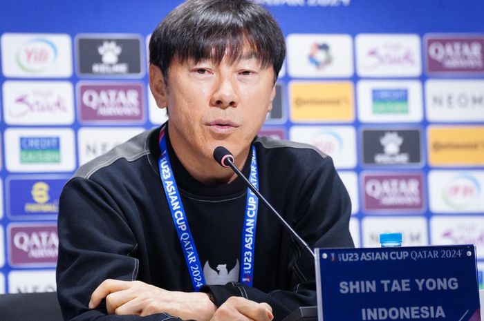 Pelatih timnas U-23 Indonesia, Shin Tae-yong saat konferensi pers sebelum Piala Asia U-23 2024, Minggu (14/4/2024)