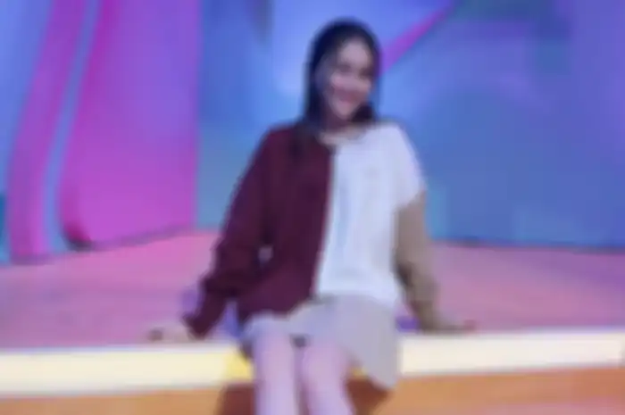 Ayu Ting Ting terjatuh di panggung saat tampil secara live. 