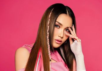 Tengok Gaya Seksi Ayu Ting Ting Kenakan Busana Transparan Saat Manggung di Bekasi, Tuai Pro Kontra!