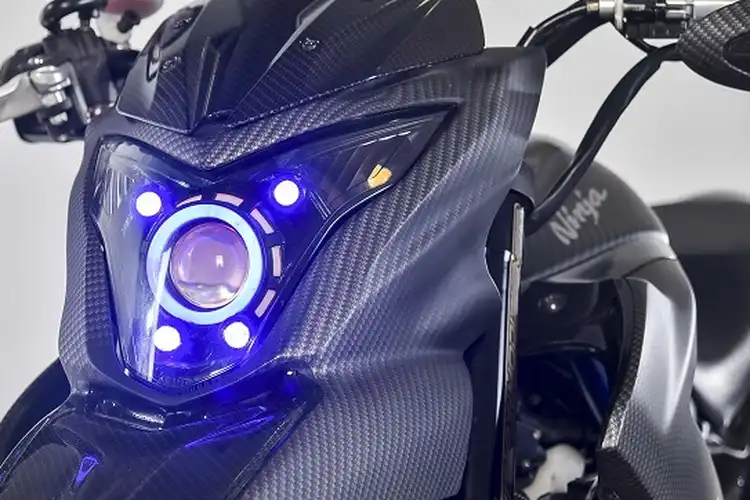 Wuih! Enggak Sampai Sejuta, Lampu Projektor Bisa Terpasang di Motor