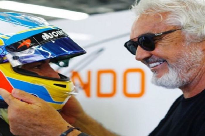 Flavio Briatore (kanan) saat masih aktif di dunia F1 sebagai bos tim Renault.