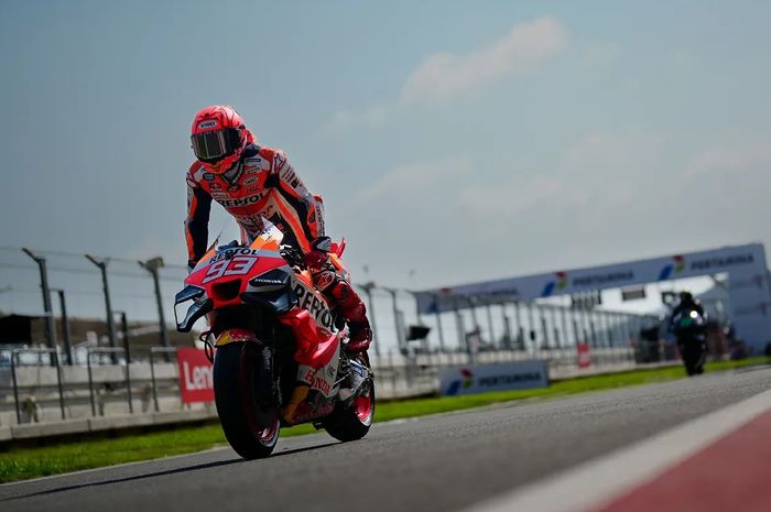 Pembalap Repsol Honda, Marc Marquez, pada MotoGP Indonesia 2023 di Sirkuit Mandalika, Lombok, Nusa Tenggara Barat, Jumat, 13 Oktober 2023