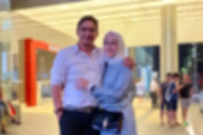 Pasha Ungu dan sang istri