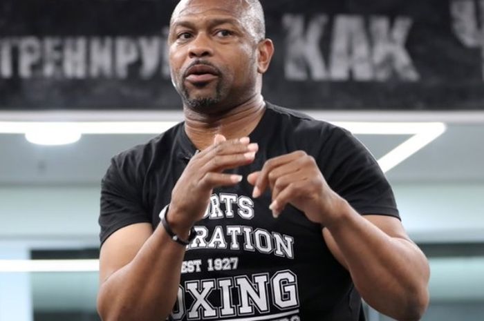 Mantan juara tinju lima divisi, Roy Jones Jr., akan menjadi lawan Mike Tyson pada pertandingan ekshibisi.