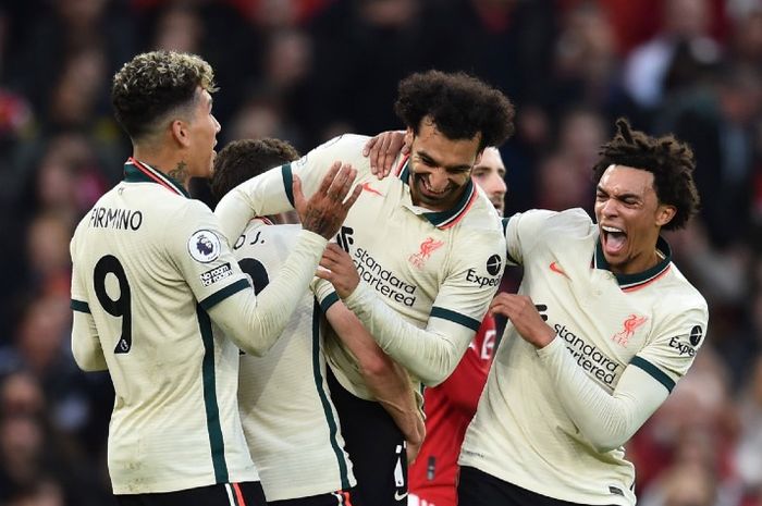 Selebrasi pemain Liverpool melawan Manchester United pada laga Liga Inggris di Old Trafford, Minggu (24/10/2021)