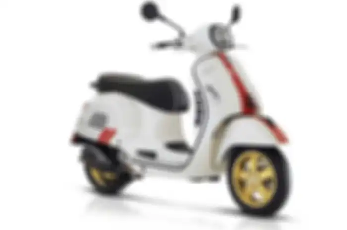 Vespa dengan balutan warna baru jika dilihat dari sisi depan.