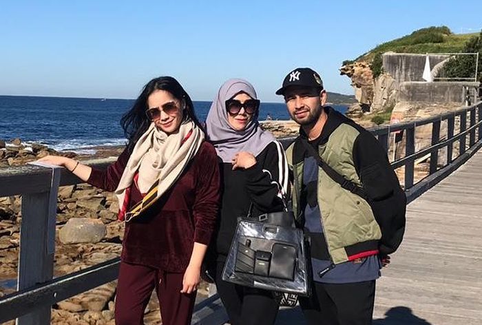 Mama Amy bersama Nagita Slavina dan Raffi Ahmad