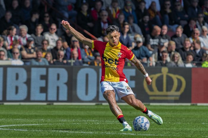 Bek Go Ahead Eagles, Dean James. 