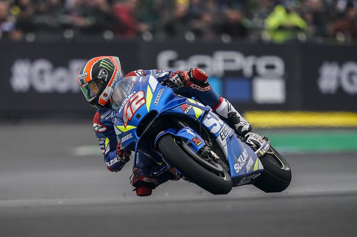 Alex Rins memang cuma finis 10 di MotoGP Prancis 2019, tapi dia juara di hati marshal MotoGP Prancis