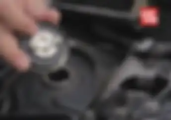 Video Cara Gampang Merawat Tutup Tangki Motor Matik, Biar Motor Enggak Mogok Sob