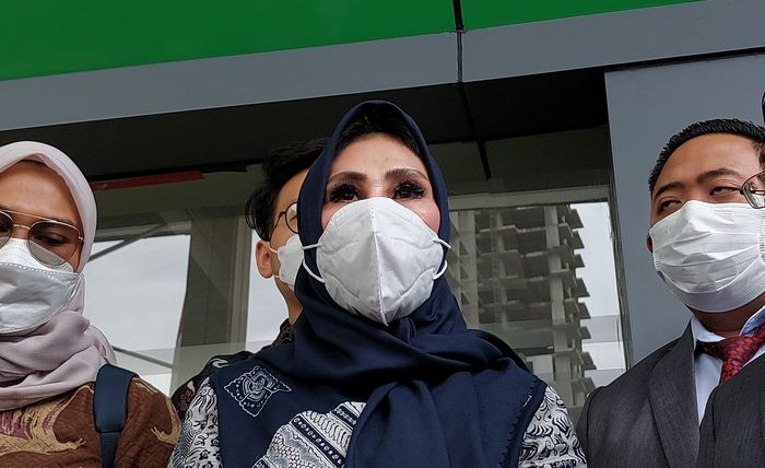 Kuasa hukum Ryszard Bleszynski, Susanti Agustina saat ditemui Grid.ID di Pengadilan Negeri Jakarta Selatan, Rabu (8/2/2023).