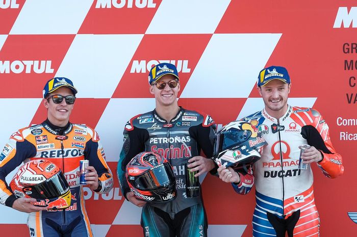 Dari kiri ke kanan, Marc Marquez (Repsol Honda), Fabio Quartararo (Petronas Yamaha SRT), Jack Miller (Pramac Racing) setelah menjalani sesi kualifikasi MotoGP Valencia di Sirkuit Ricardo Tormo, Sabtu (16/11/2019).