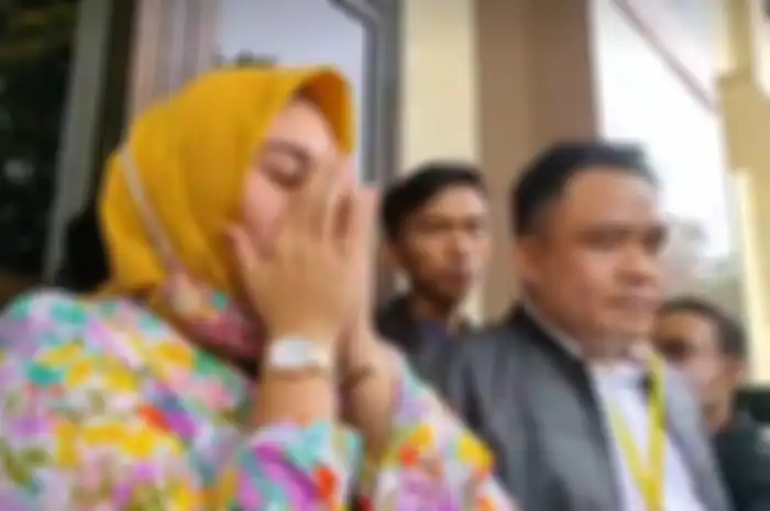 Shelvie Hana, menggugat cerai Daus Mini