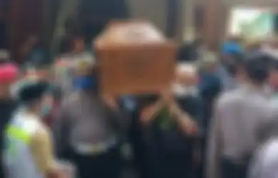 Innalillahi Waina Ilaihi Rojiun, Sakit tapi Tak Dirasa Musisi Kondang Ini Tiba-tiba Meninggal, Rekan Artis hingga Penggemar Histeris di Pusara: Ambyar...