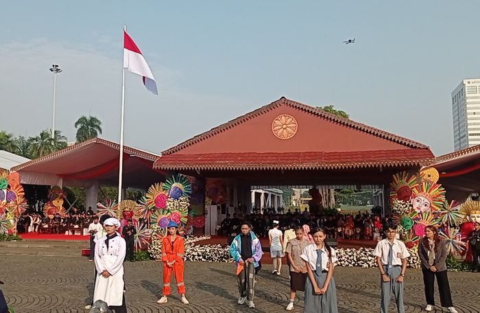 Upacara HUT DKI Jakarta ke-498 di Monas, Jakarta Pusat, Minggu (22/6/2025).