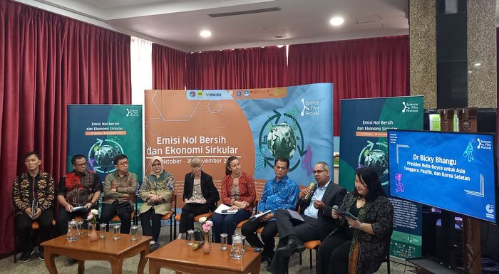 Bicky Bhangu, Presiden Rolls-Royce untuk Asia Tenggara, Pasifik, dan Korea Selatan dalam pembukaan Science Film Festival, di Plaza Insan Berprestasi, Kemendikbudristek Jakarta pada Selasa, 15 Oktober 2024.