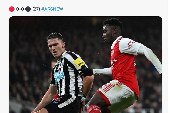 Pemain Arsenal, Eddie Nketiah (kanan), saat berhadapan dengan Newcastle United pada pertandingan pekan ke-19 Liga Inggris musim 2022-2023 di Stadion Emirates, London, Rabu (4/1/2023) dini hari WIB.