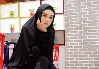 Intip Penampilan Elegan Mulan Jameela Saat Pakai Gaun Hijab ala Pengantin di Malaysia, Cantik Banget!