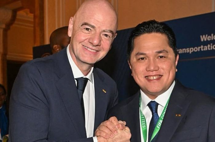 Ketua Umum PSSI, Erick Thohir bersama Presiden FIFA, Gianni Infantino.