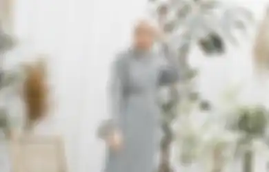 Kece saat Lebaran, 5 Model Tunik Hijab Abu-abu Ini Bisa Jadi Pilihan!