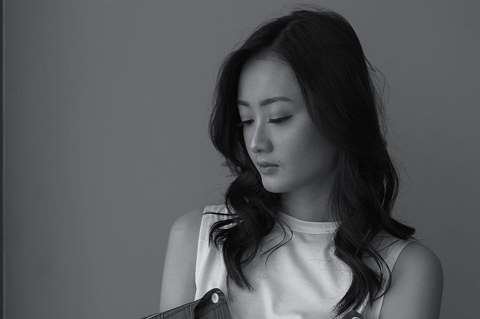 Shindy Huang, pemeran karakter perempuan Aria di Pretty Little Liars Season 2. 