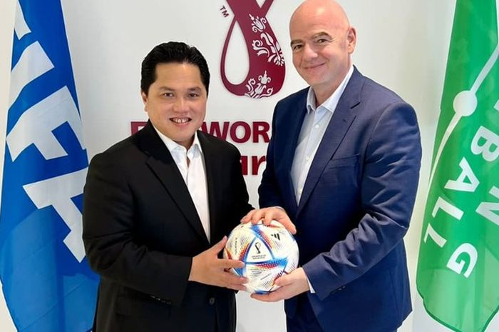 Menteri Badan Usaha Milik Negara (BUMN) Erick Thohir saat bertemu Presiden FIFA Gianni Infantino.